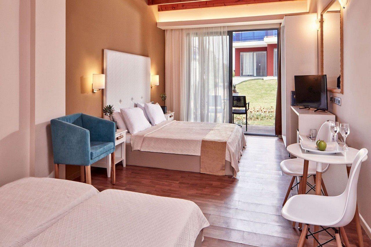 Aegean Breeze 5* Fánai