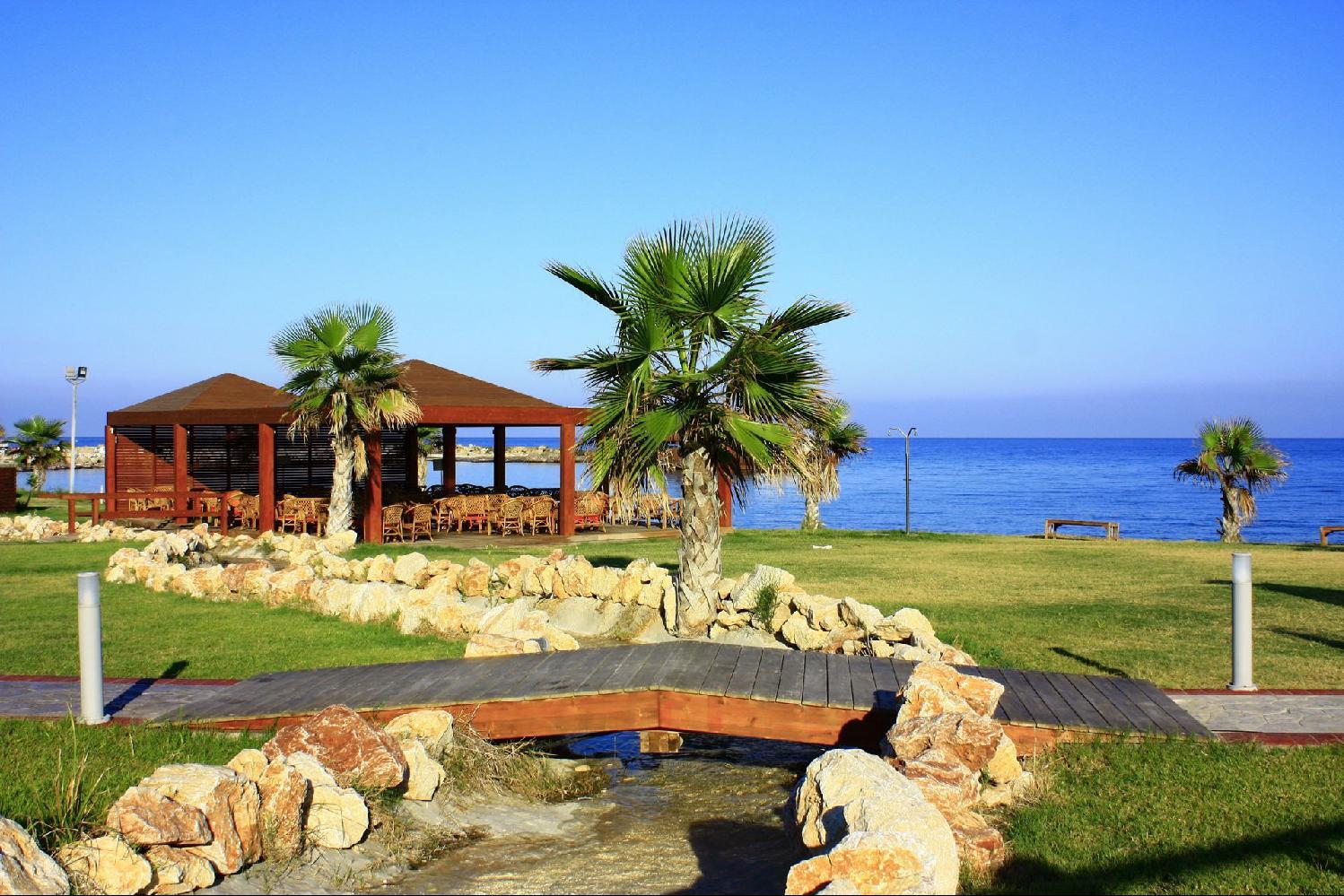 Aegean Breeze Feriested Fánai