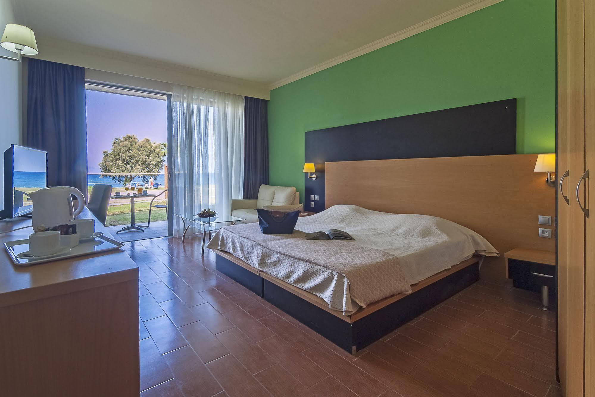 Aegean Breeze 5* Fánai