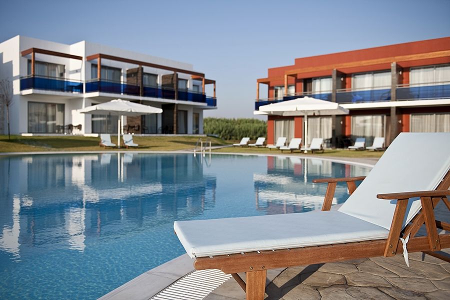 Aegean Breeze Fánai